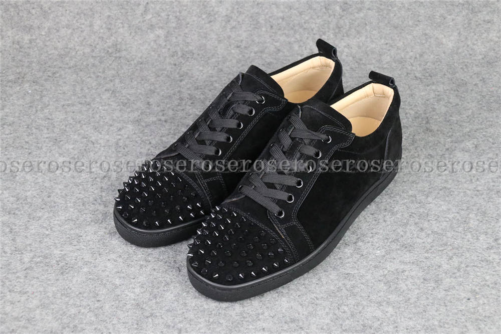 CL RED BOTTOMS LOW CUT BLACK RIVET FRONTCASUAL SHOE