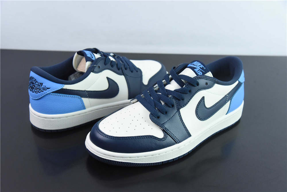 Jordan 1 Low OG Obsidian UNC